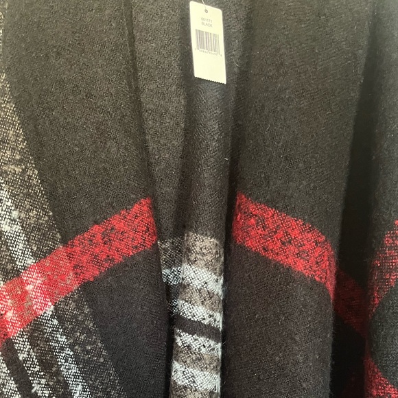 V FRAAS Plaid Ruana Black/Red/White - Picture 4 of 6
